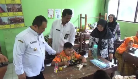 Uji Coba Makan Siang Bergizi Gratis di Kepatihan Jombang, Rp 25.000 Per Porsi