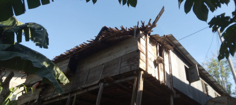 Diterjang Angin KencangAtap Rumah Warga Kampung Balikra Nyaris Hancur Berserakan