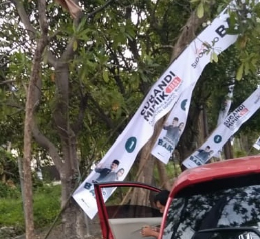KPU Sidoarjo Mulai Pasang Ratusan APK Paslon Mulai Kota Hingga Pedesaan