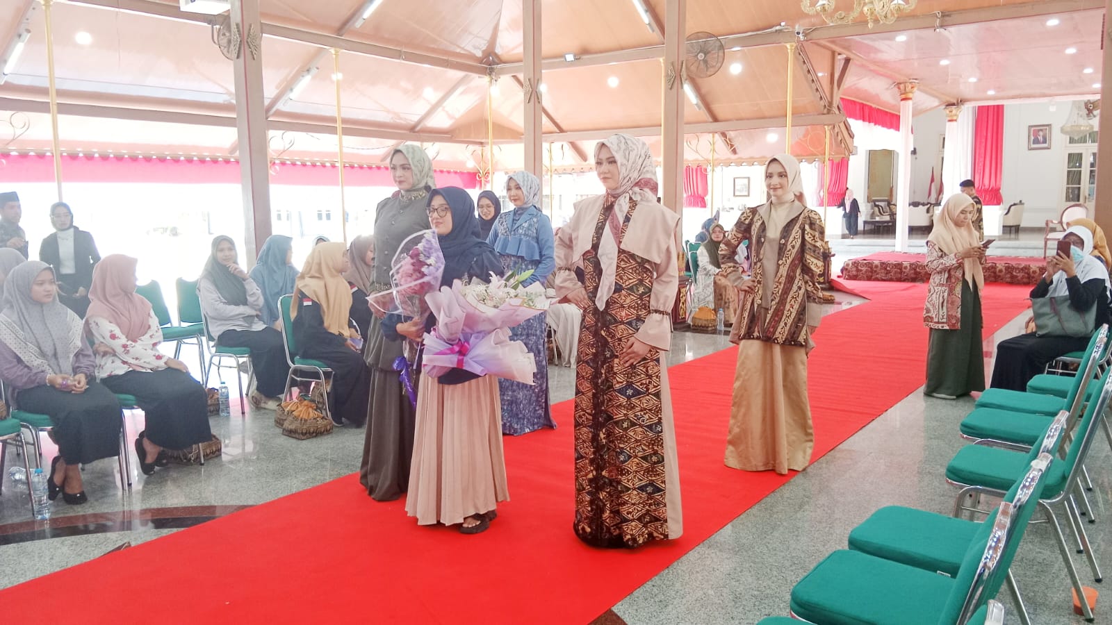 Desainer Kondang Busana Batik Bangkalan Fiky Aisha akan Tampilkan Koleksi Terbaru di JMFW 2025