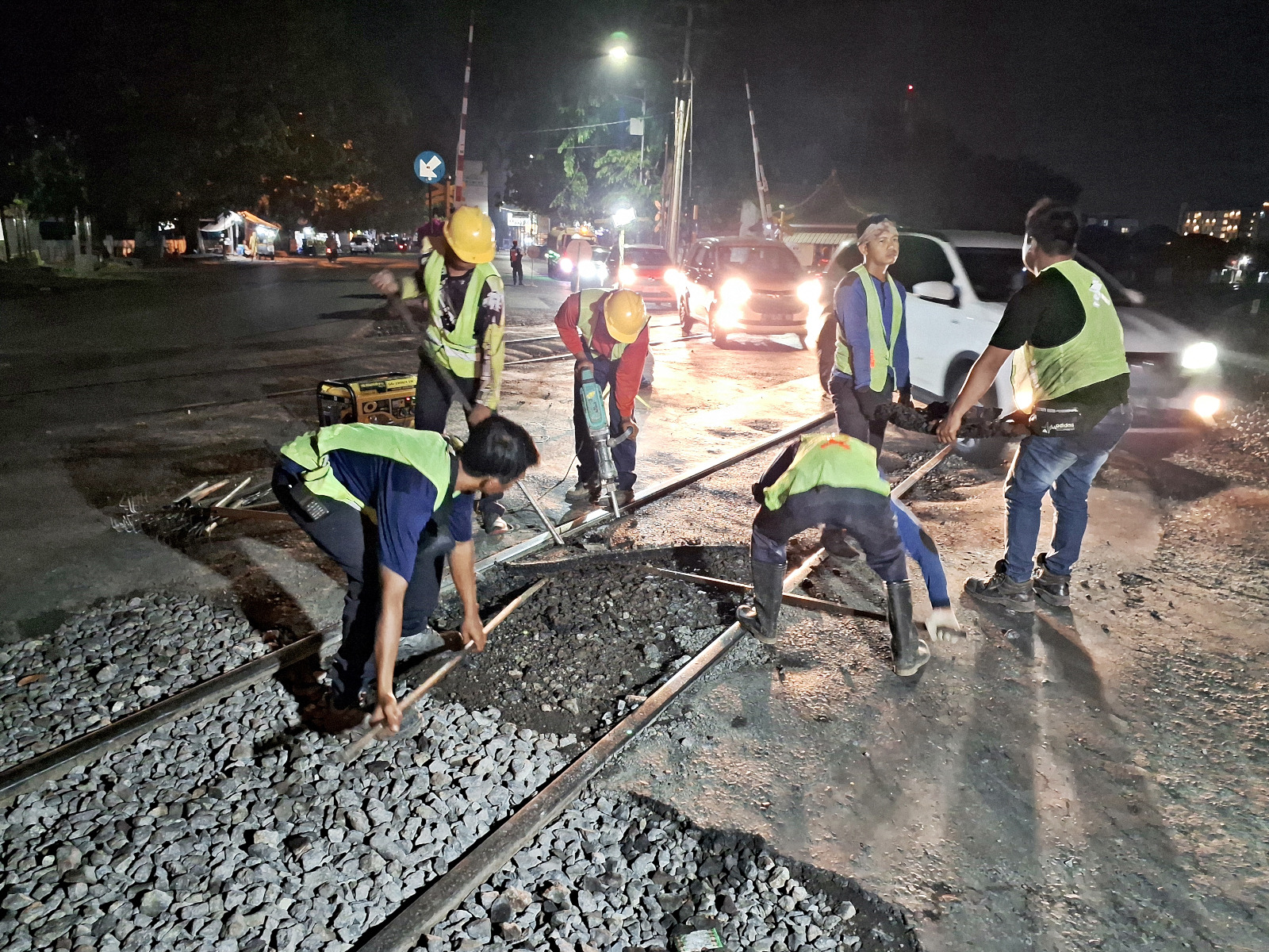 Perbaikan Geometri 84 Titik Lokasi Perlintasan Sebidang di Wilayah Kerja Daop 3 Cirebon