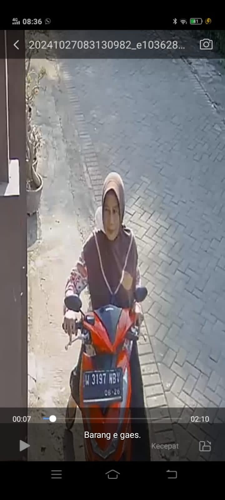 Viral ! Emak-emak Terekam CCTV Nyaru Jadi Pembeli Diduga Maling