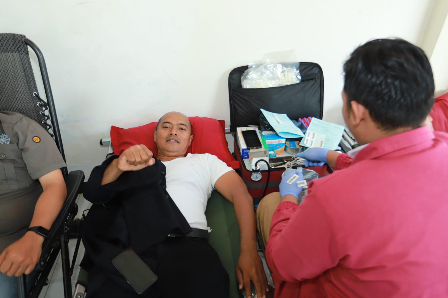 Polres Gresik Gelar Baksos Donor Darah Dalam Rangka Semarakan HUT ke 73 Humas Polri
