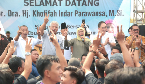 Sapa Pekerja Jasuindo Sidoarjo, Khofifah Ceritakan Tugas Presiden Merintis Program KIP, KIS dan KKS