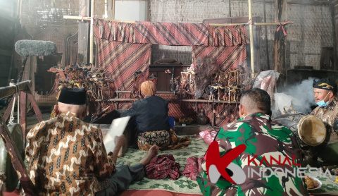 Wayang Mbah Gandrung: Kearifan Lokal yang Warnai TMMD 122 di Desa Pagung