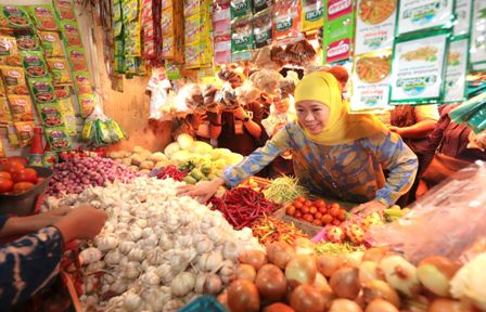 Sambang Pasar Sepanjang – Sidoarjo, Khofifah Apresiasi Buah Lokal Jatim Berkualitas Premium
