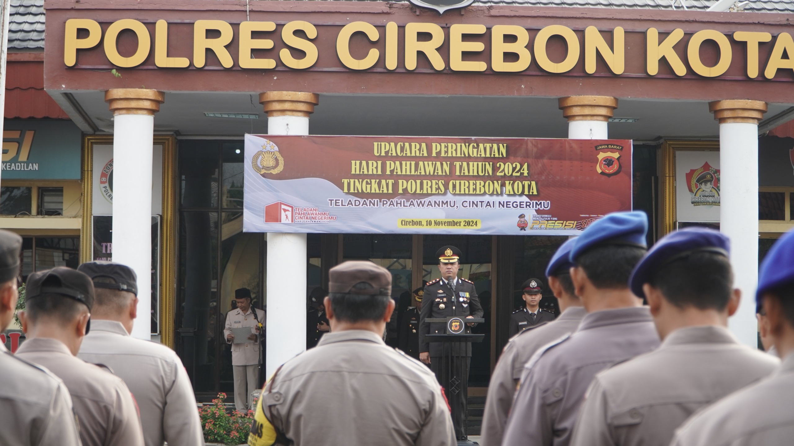 Upacara Peringatan Hari Pahlawan, Kapolres Cirebon Kota : Mari Implementasikan Sifat-sifat Kepahlawanan