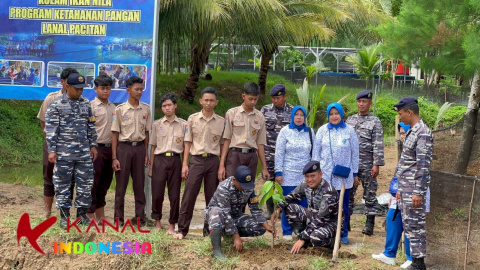 Lanal Pacitan Melaksanakan Program Ketahanan Pangan dengan Penanaman Bibit Alpukat dan Tebarkan Benih Ikan Nila