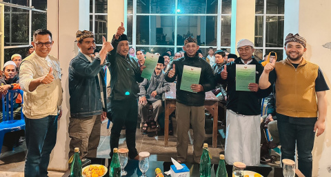 Petani Hutan Tulungrejo Gembira,Nurochman- Heli Suyanto Serahkan SK Kawasan Hutan dengan Pengelolaan Khusus