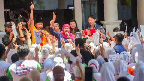Direksi Hingga Karyawan Sekar Laut Sidoarjo Kompak Dukung Khofifah, Disebut Sosok Cagub Paling Ngayomi