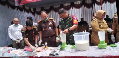 Kejari Ponorogo Musnahkan Barang Bukti dan Rampasan
