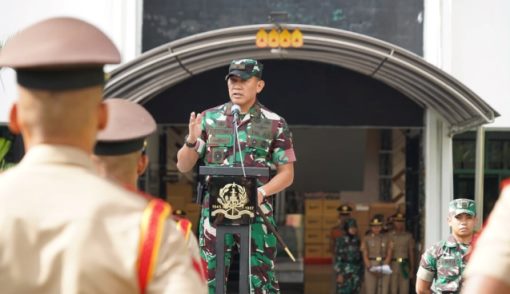 Danmentar Akmil Pimpin Pemberangkatan Cuti Taruna