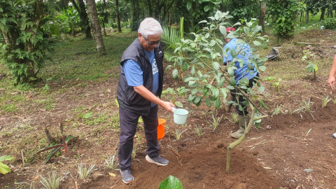 Dukung Pengamanan Cadangan Air Pertanian, Perum Bulog Malang Tanam 413 Bibit Pohon di Titik Nol Sungai Brantas