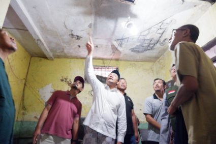 Plt. Bupati Sidoarjo Tinjau RTLH di Desa Sambibulu, Segera Berikan Bantuan Renovasi