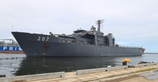 Lantamal III Jakarta Lepas Keberangkatan Kapal Perang Angkatan Laut Singapura RSS Endurance (207)