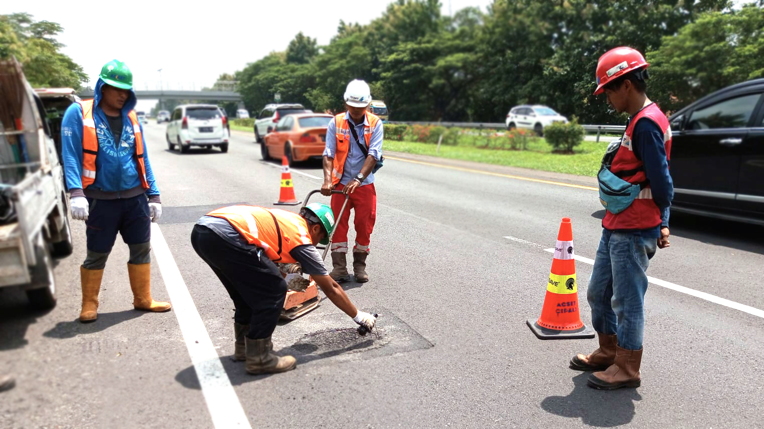 Sampaikan Permohonan Maaf, Astra Infra Tol Cipali Ganti Kerugian Pengguna Jalan yang Alami Pecah Ban