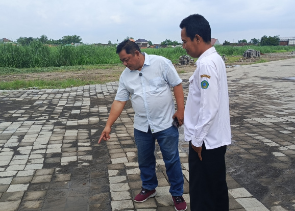 JCW Soroti Bangunan Gedung SMPN 2 Prambon, Diduga Tidak Sesuai Spesifikasi