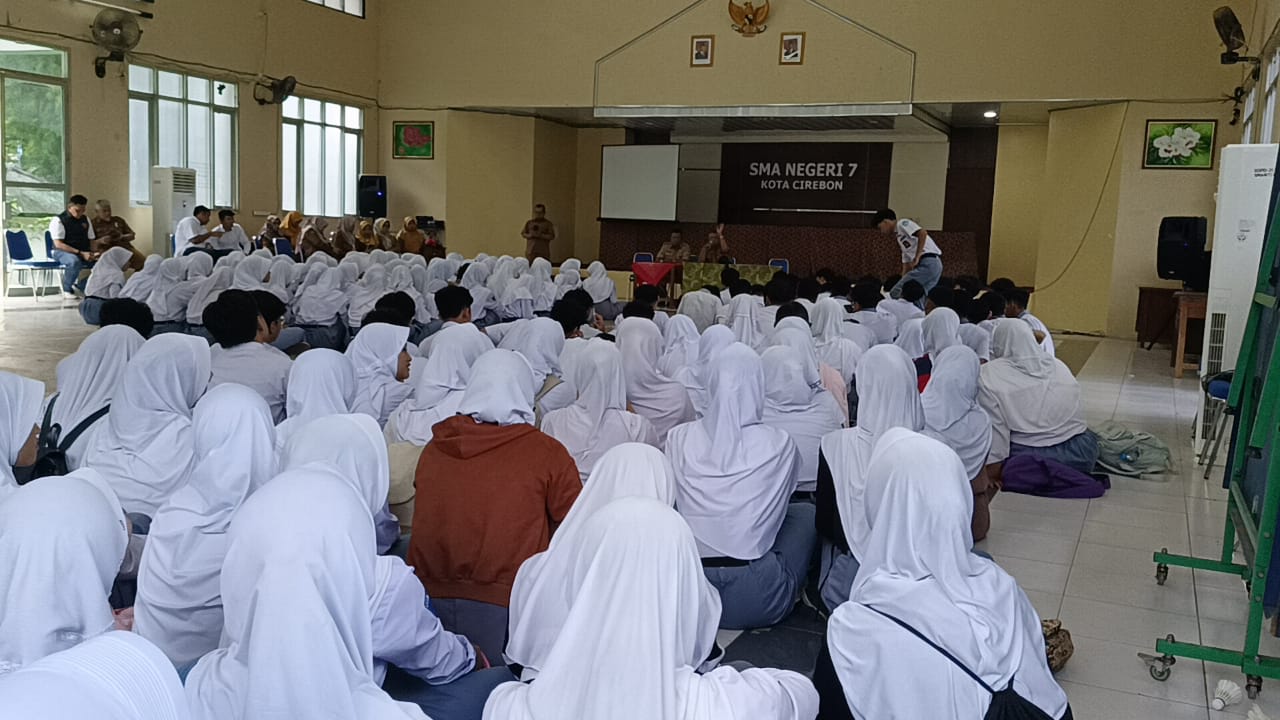 Gagal Daftar SNPMB, Puluhan Siswa SMAN 7 Kota Cirebon Gelar Aksi Protes