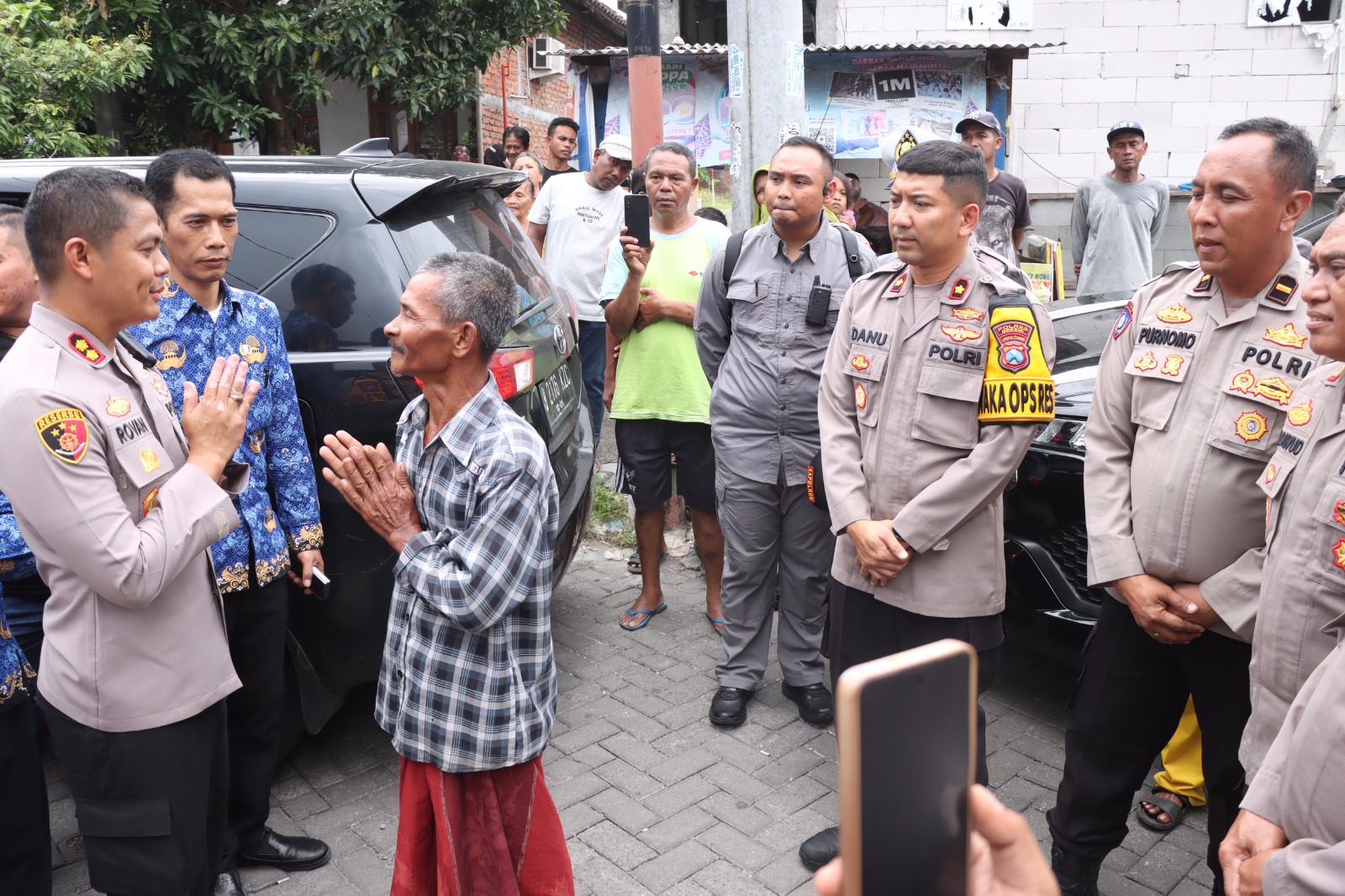 Bentuk Kepedulian, Kapolres Gresik Bersama Ipda Purnomo Bantu Rehabilitasi Warga dengan Gangguan Jiwa