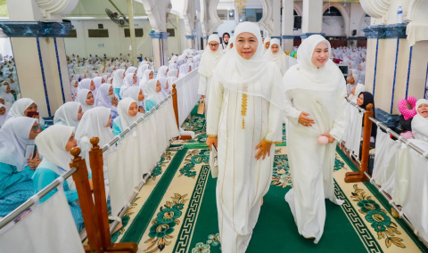 Haul Akbar Ponpes Assalafi Al Fitrah Dihadiri Ratusan Ribu Jamaah, Khofifah: Kekuatan Resonansi KH. Usman dan KH. Achmad Asrori Al Ishaqy yang Luar Biasa