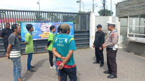 Kanit Lantas Polsek Wringinanom Gresik Gelar Sosialisasi Operasi Keselamatan Semeru Kepada Karyawan Pabrik