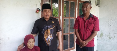 H. Dhamroni Sidak RTLH di Telasih Sidoarjo, Bagi Sembako Kepada KPM