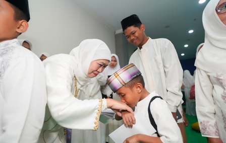 Gelar Yatiman dan Khotmil Qur’an, Khofifah Sampaikan Kongres XVIII Muslimat NU Besok Insya Allah Akan Dihadiri Presiden Prabowo dan Wapres Gibran