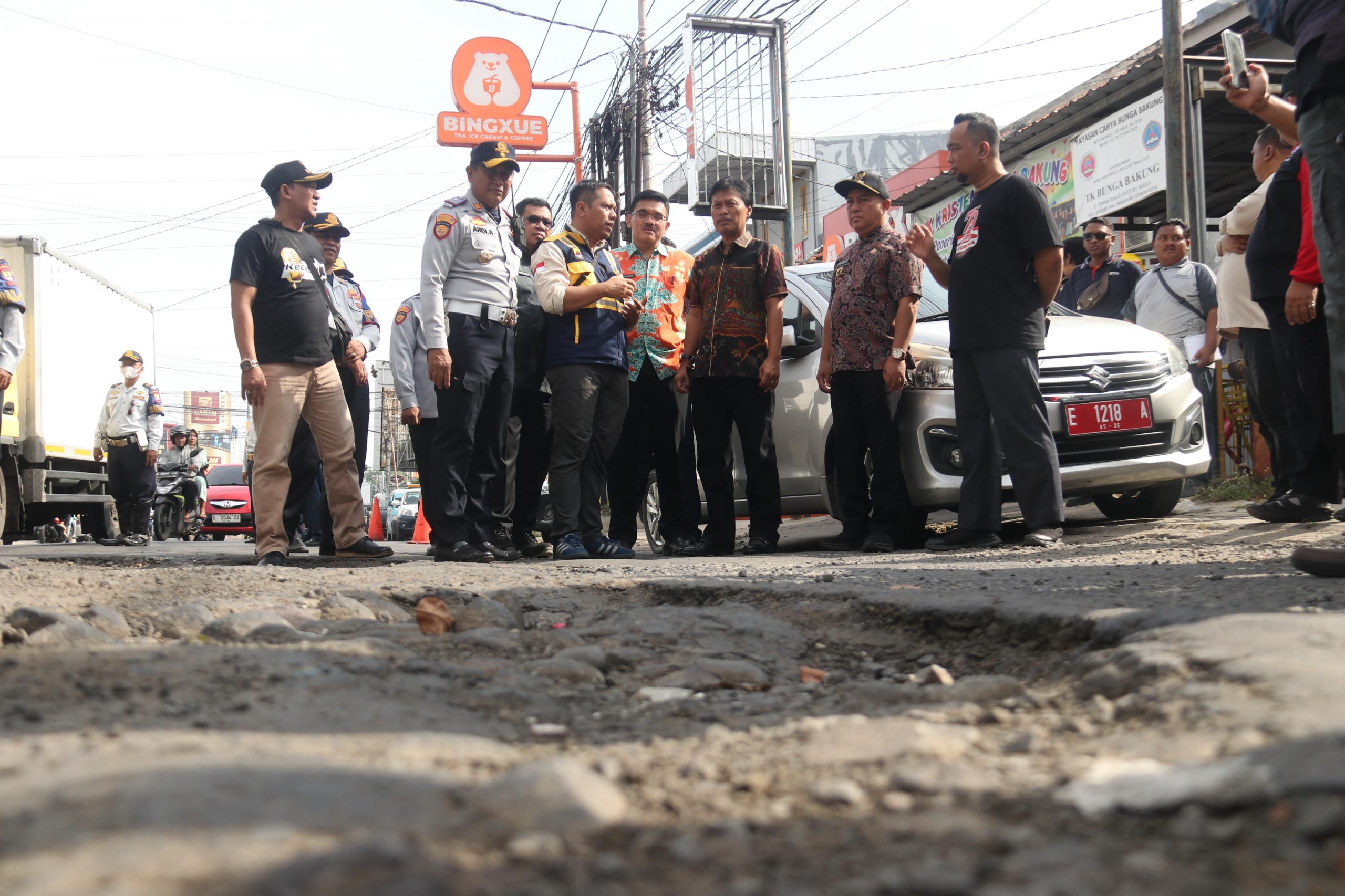 Tinjau Jalan Rusak, Wali Kota Cirebon Janjikan Segera Perbaiki Dalam Waktu Dekat