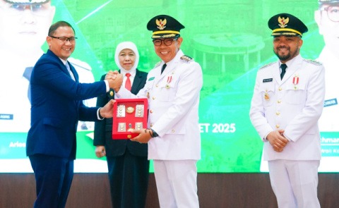 Hadiri Sertijab Walikota dan Wakil Walikota Batu, Gubernur Khofifah Pesankan Program Nawa Bhakti Kota Batu Inline Dengan Nawa Bhakti Satya dan Asta Cita