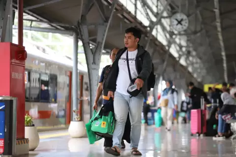 KAI Ungkap Penjualan Mendekati 2 Juta Tiket KA Jarak Jauh, Ini 10 Rute Perjalanan Mudik Lebaran 1446 H Paling Diminati