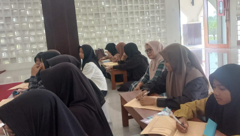 Kebutuhan Santri Jadi Perhatian Wiwin Sumrambah saat Kunjungan Dapil di Jombang