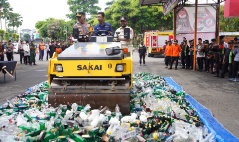 Ringkus 19 Tersangka, Musnahkan Ratusan Ribu Barang Bukti