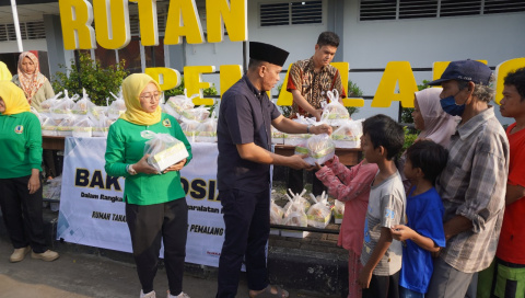 Rutan Pemalang Berbagi Takjil di Momen HBP ke-61