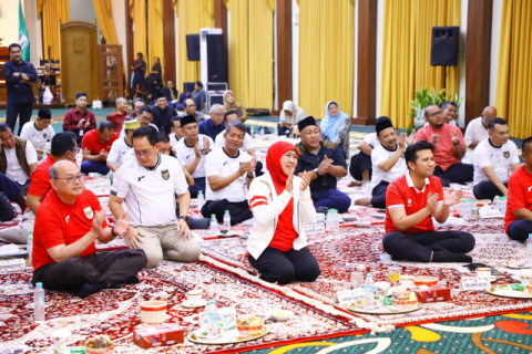 Gubernur Khofifah Bersama Pimred Media Kompak Nobar, Perkuat Sinergi Pers dengan Pemprov Untuk Jatim Lebih Hebat