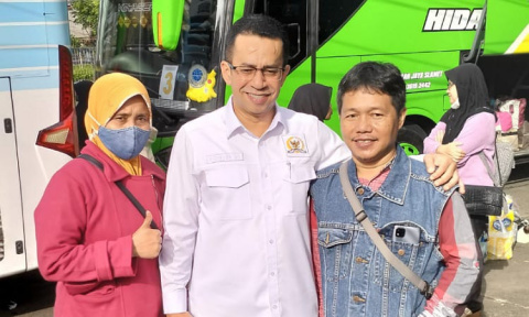 Rizal Bawazier Mengantarkan Mudik Dengan Bis Gratis ke Pekalongan Pemalang Batang