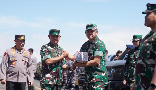 Perkuat Mobilitas Satuan TNI AD, Kasad Terima Ransus Maung dari Menhan