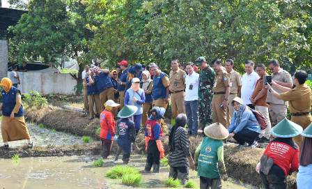 Dandim Ponorogo Dampingi Dirjen Tanaman Pangan Monitoring Percepatan LTT