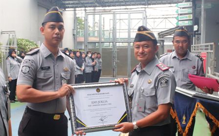 Gagalkan Penyelundupan Narkoba, Enam Pegawai Lapas Cipinang Terima Penghargaan