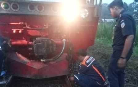 KA Singasari Tertemper Mobil di Perlintasan Km 126 Blitar