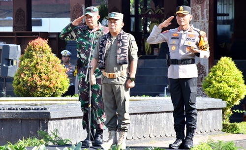 Jelang Lebaran, Bupati Sugiri Pimpin Apel Gelar Pasukan Serentak Operasi Kepolisian Terpusat Ketupat Semeru 2025