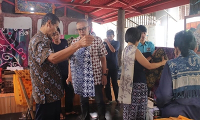 Lapas Cipinang Perkuat Pembinaan Lewat Kolaborasi Membatik dengan Yayasan Batik Indonesia