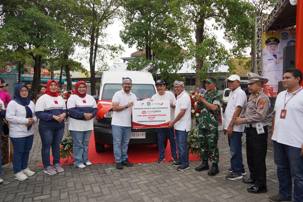 Optimalisasi Pelayanan Perizinan, Bank Jatim Serahkan Bantuan CSR Kepada Pemkab Nganjuk 
