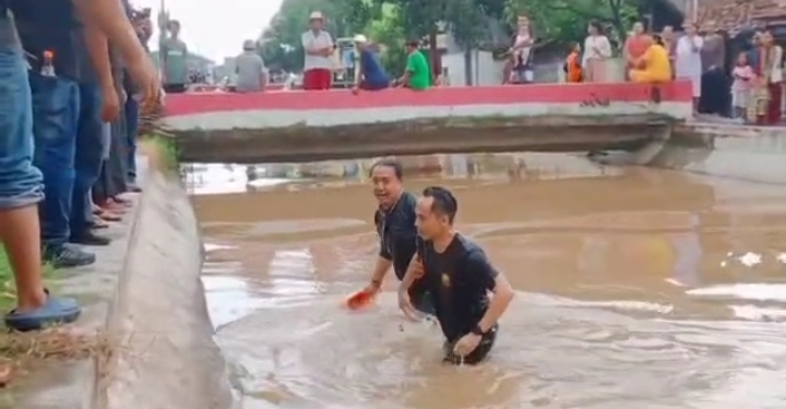 Dukung Aksi Warga Cirebon Timur, Teguh Rusiana Merdeka Ajak Masyarakat Kawal Penganggaran Perbaikan Jalan