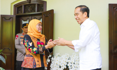 Silaturahim ke Kediaman Jokowi, Gubernur Khofifah Bersama Pangdam dan Kapolda Diskusikan Dampak Ekonomi Global Perang Tarif Import Terhadap Jatim