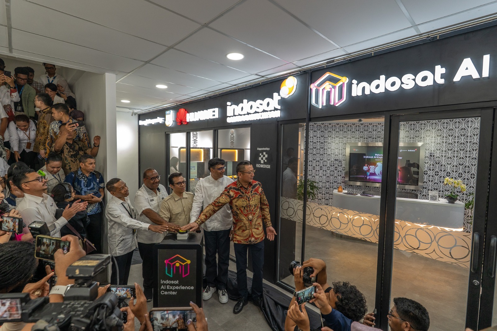 Indosat Ooredoo Hutchison Resmikan AI Experience Center Pertama di Papua, Dorong Pemerataan Teknologi Digital di Indonesia Timur