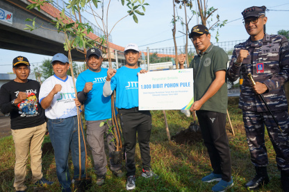Bupati Sidoarjo Pimpin Kerja Bakti dan Tanam Pohon Pule