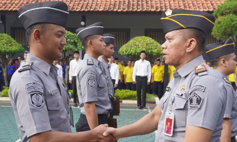 6 Petugas Rutan Pemalang Dapatkan Kenaikan Pangkat dan Pengangkatan PNS