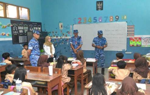 TNI AU AMPUH, Lanud Husein Sastranegara Sosialisasikan Program Makan Bergizi untuk Siswa Sekolah
