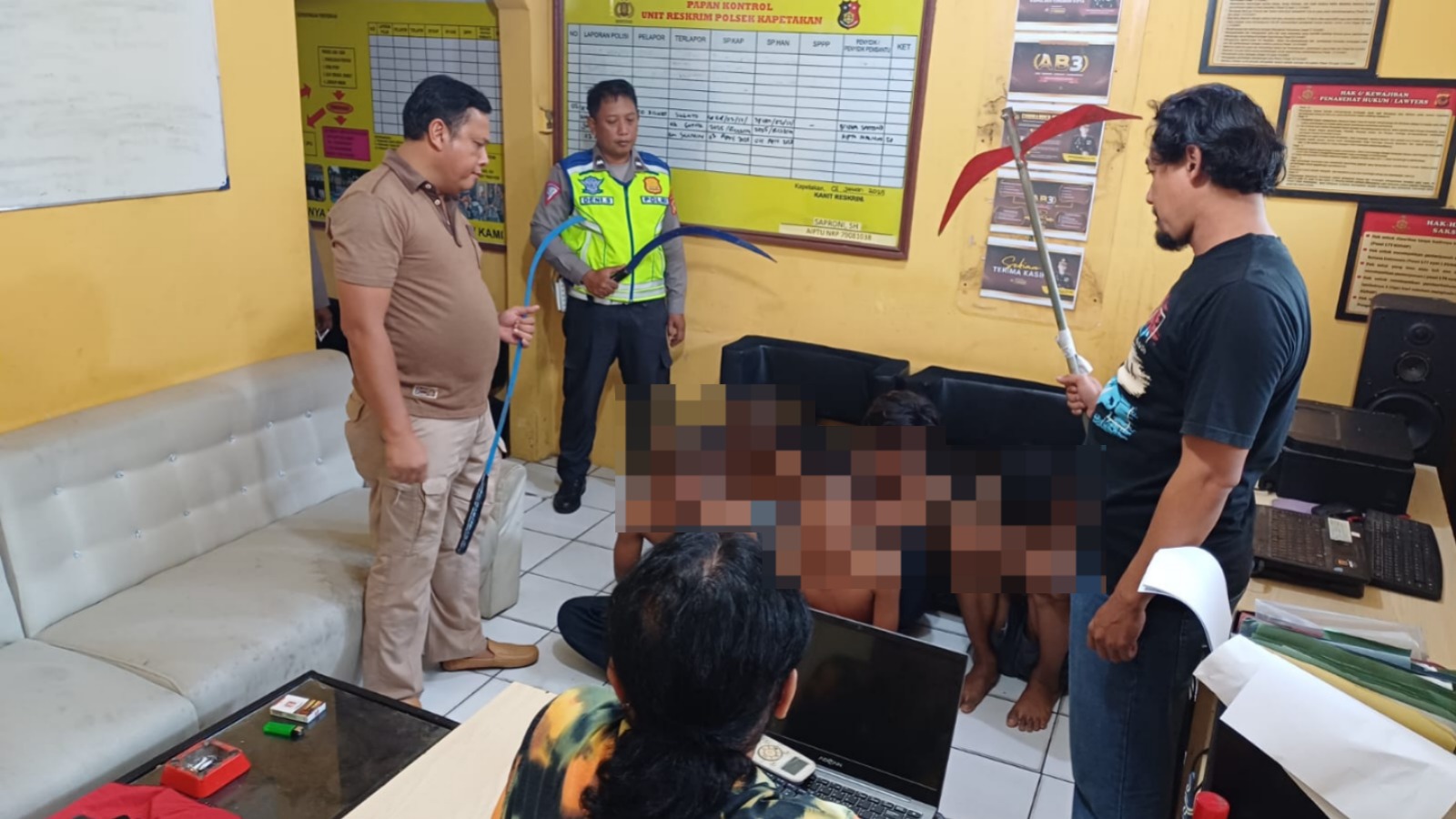 Polsek Kapetakan Gagalkan Aksi Perang Konten, Amankan Lima Remaja Bersama Senjata Tajam