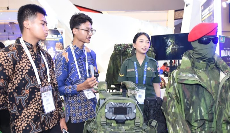 Di Hari Terakhir Indo Defence 2025 Ribuan Pengunjung Padati Area Pameran, Stand TNI AD Jadi Primadona